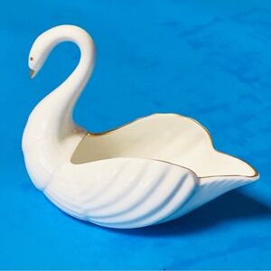 Hankook Saint James Bone China Swan Figurine